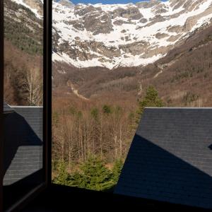 Vistas desde el baño de la suite del Parador de Bielsa