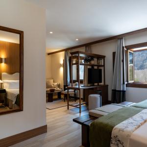 Vista general de habitación doble accesible del Parador de Bielsa