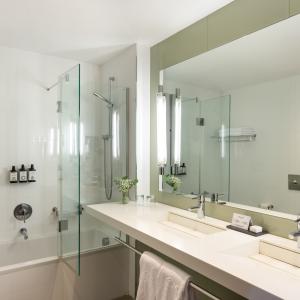 Habitación estándar con dos camas del Parador de Cáceres