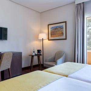 Vista parcial de habitación doble superior del Parador de Las Cañadas del Teide