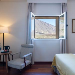 Detalle de habitación doble estándar en el Parador de Las Cañadas del Teide