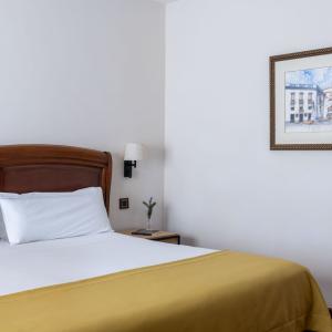 Cama de Junior suite del Parador de Las Cañadas del Teide