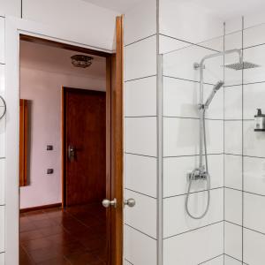 Baño de habitación superior del Parador de Ceuta