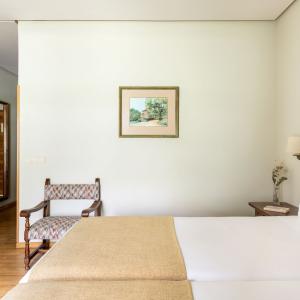 Vista parcial de habitación estándar en el Parador de Fuente Dé