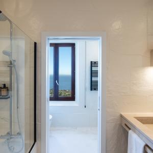 Vistas del baño de habitación superior del Parador de Ibiza