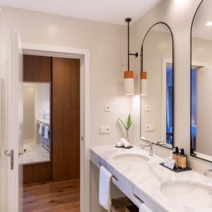 Baño de Habitación superior doble del Parador de Ibiza