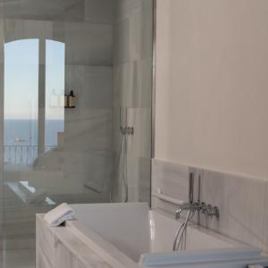 Bañera de junior suite del Parador de Ibiza