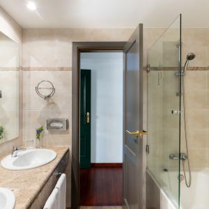 Baño de habitación superior del Parador de La Palma