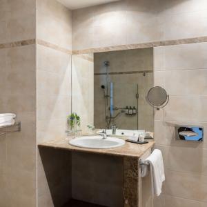 Baño de habitación doble accesible del Parador de La Palma