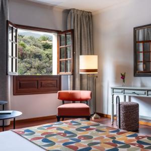 Zona de descanso de habitación doble estándar del Parador de La Palma