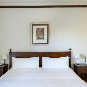 Frontal de cama de habitación doble estándar del Parador de Manzanares