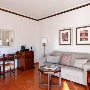 Salón de habitación Junior suite del Parador de Manzanares