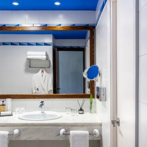 Baño de Junior suite del Parador de Manzanares