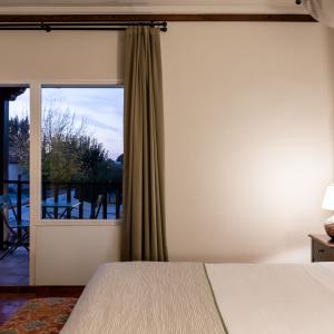 Vista seminocturna desde Junior suite del Parador de Manzanares