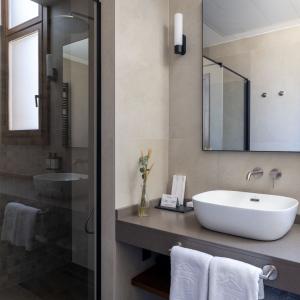 Baño de habitación superior del Parador de Olite-Erriberri