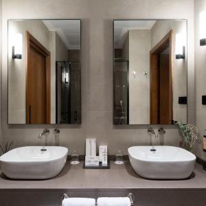 Detalle de baño de habitación superior del Parador de Olite-Erriberri
