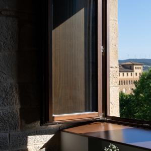 Ventana de habitación superior del Parador de Olite-Erriberri