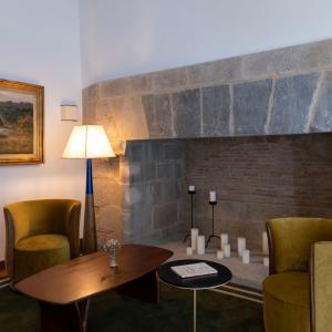 Habitación superior con chimenea del Parador de Olite-Erriberri