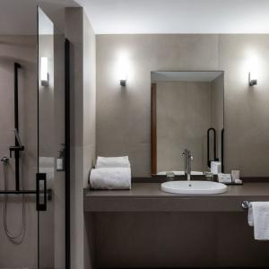 Baño de habitación accesible del Parador de Olite-Erriberri