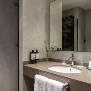 Baño de habitación doble estándar del Parador de Olite-Erriberri
