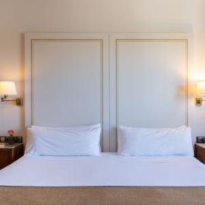 Cama de junior suite en el Parador de Puebla de Sanabria