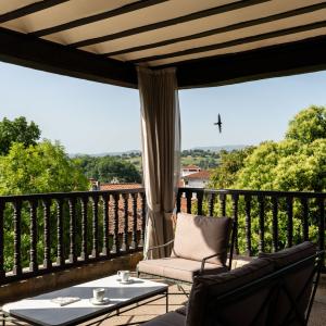 Terraza de habitación superior en el Parador de Santillana Gil Blas