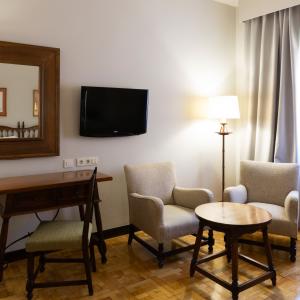 Zona de sofá de habitación estándar en el Parador de Tordesillas