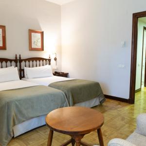 Habitación estándar con dos camas del Parador de Tordesillas