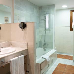 Baño de Junior suite del Parador de Tordesillas