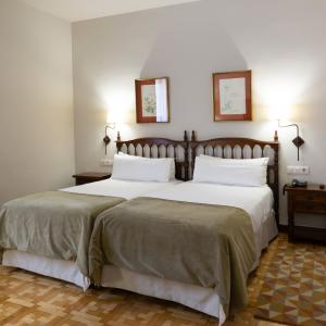 Habitación estándar de dos camas en el Parador de Tordesillas