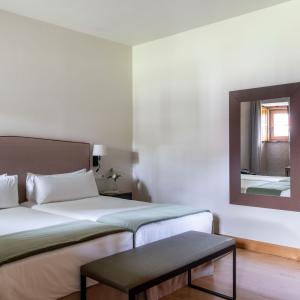 Habitación doble accesible con dos camas del Parador de Tui