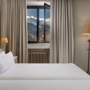 Segunda habitación de suite del Parador de Vielha