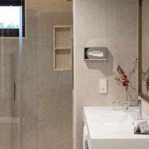 Detalle baño de habitación doble superior del Parador de Jarandilla de la Vera