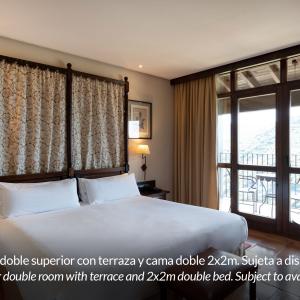Habitación doble superior con terraza en el Parador de Sos del Rey Católico