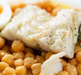 Garbanzos con bacalao