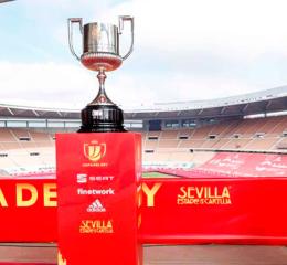 Copa del Rey expuesta en La Cartuja.