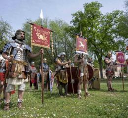 Legionarios en el mercado romano