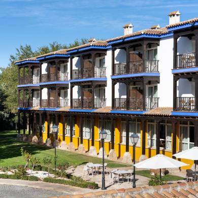 Vista lateral del Parador de Manzanares
