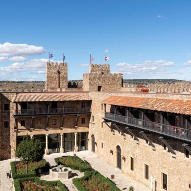 Parador de Sigüenza visto desde el interior del patio