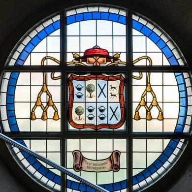 Detalle vidriera del Parador de Santo Domingo Bernardo de Fresneda
