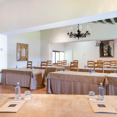 Montaje de evento corporativo en salón del Parador de Albacete