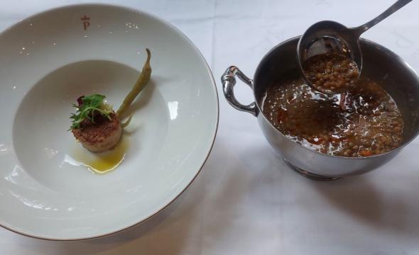 Lentejas con gallo de corral