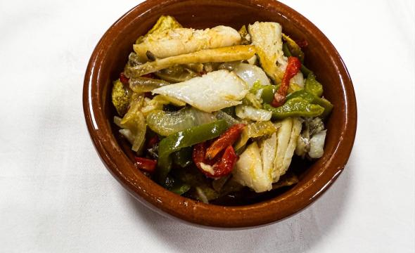 Cazuelilla de bacalao ajo arriero.