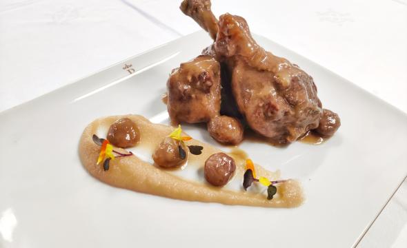 Capón guisado con patata y castañas