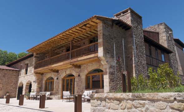 Fachada del Parador de Santillana Altamira