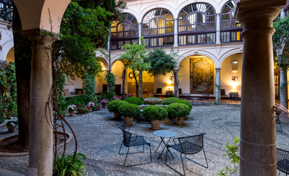 Patio interior Parador de Granada