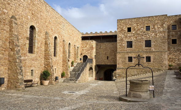Patio central del Parador de Sigü
