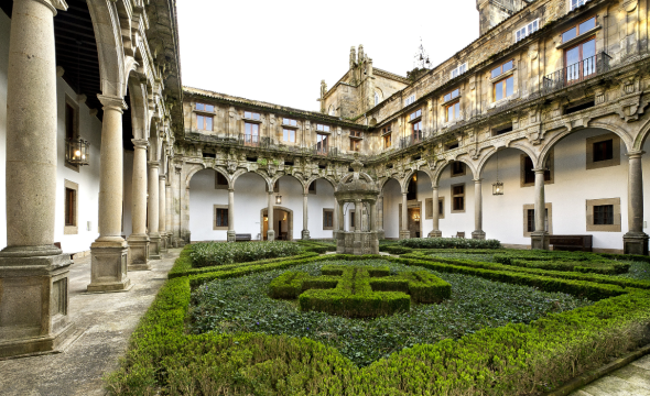 Patio interior del Parador de Santiago de Compostela
